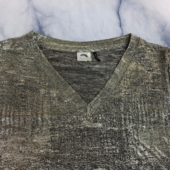 Anthropologie Akemi + Kin Festive Shine Top Tee - Picture 7 of 8